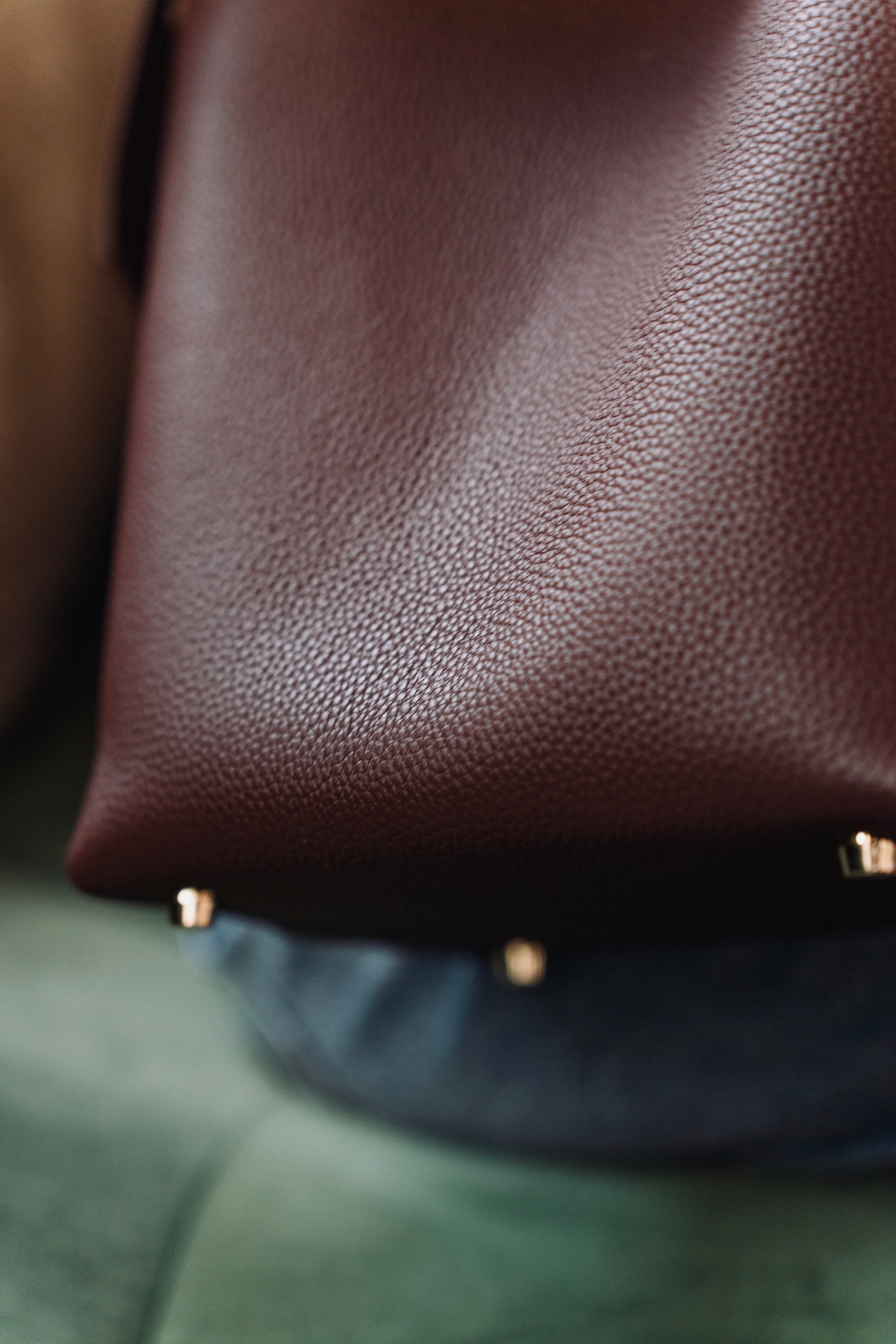 Noir Bucket in Mocha Ground