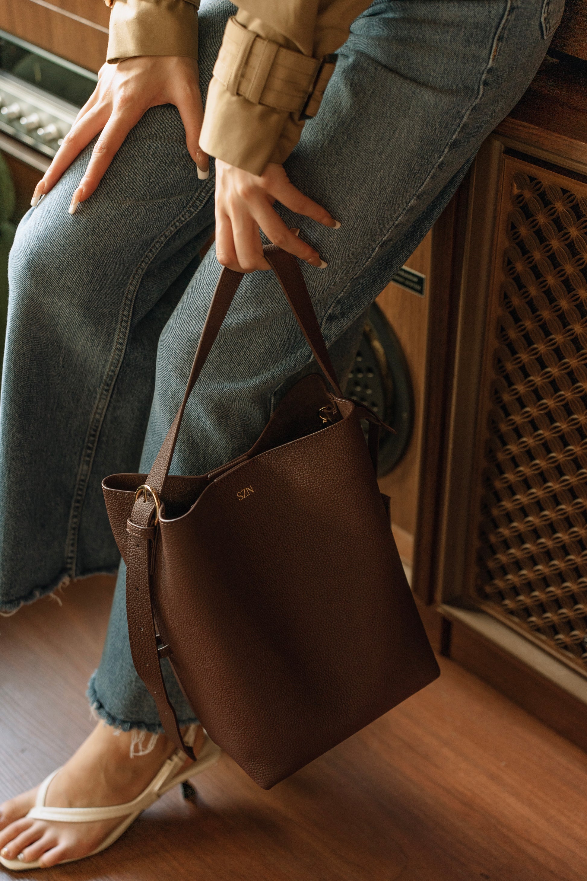 Noir Bucket in Mocha Ground