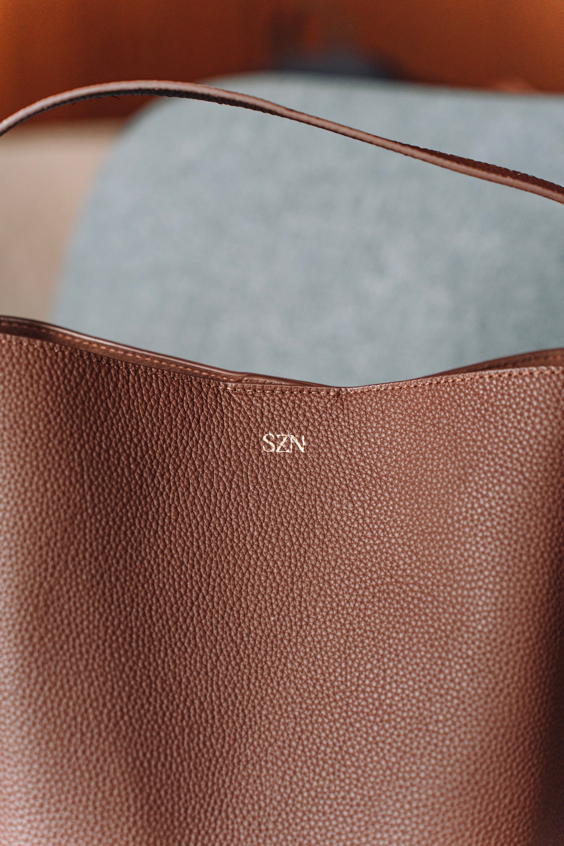 Noir Bucket in Mocha Ground