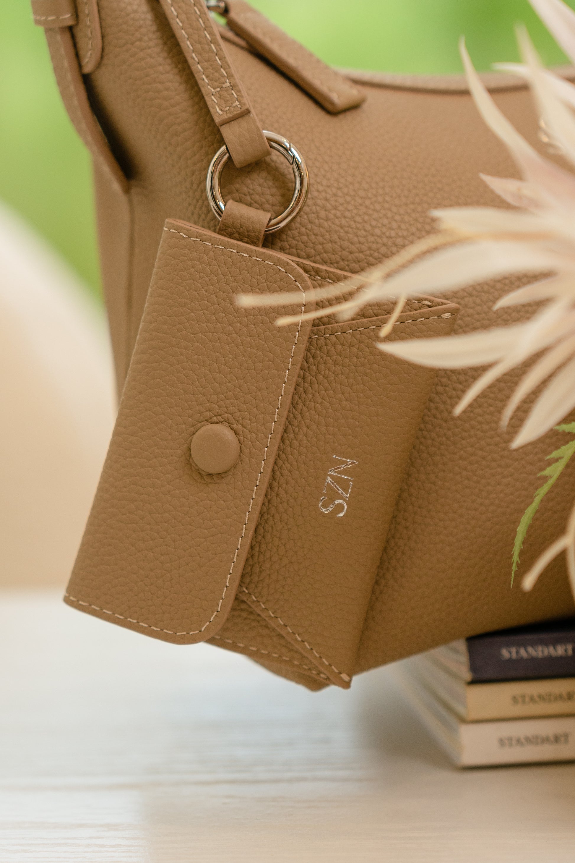 The Daily Signature in Shadow Beige