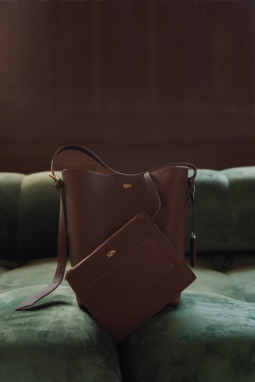 Noir Bucket in Mocha Ground