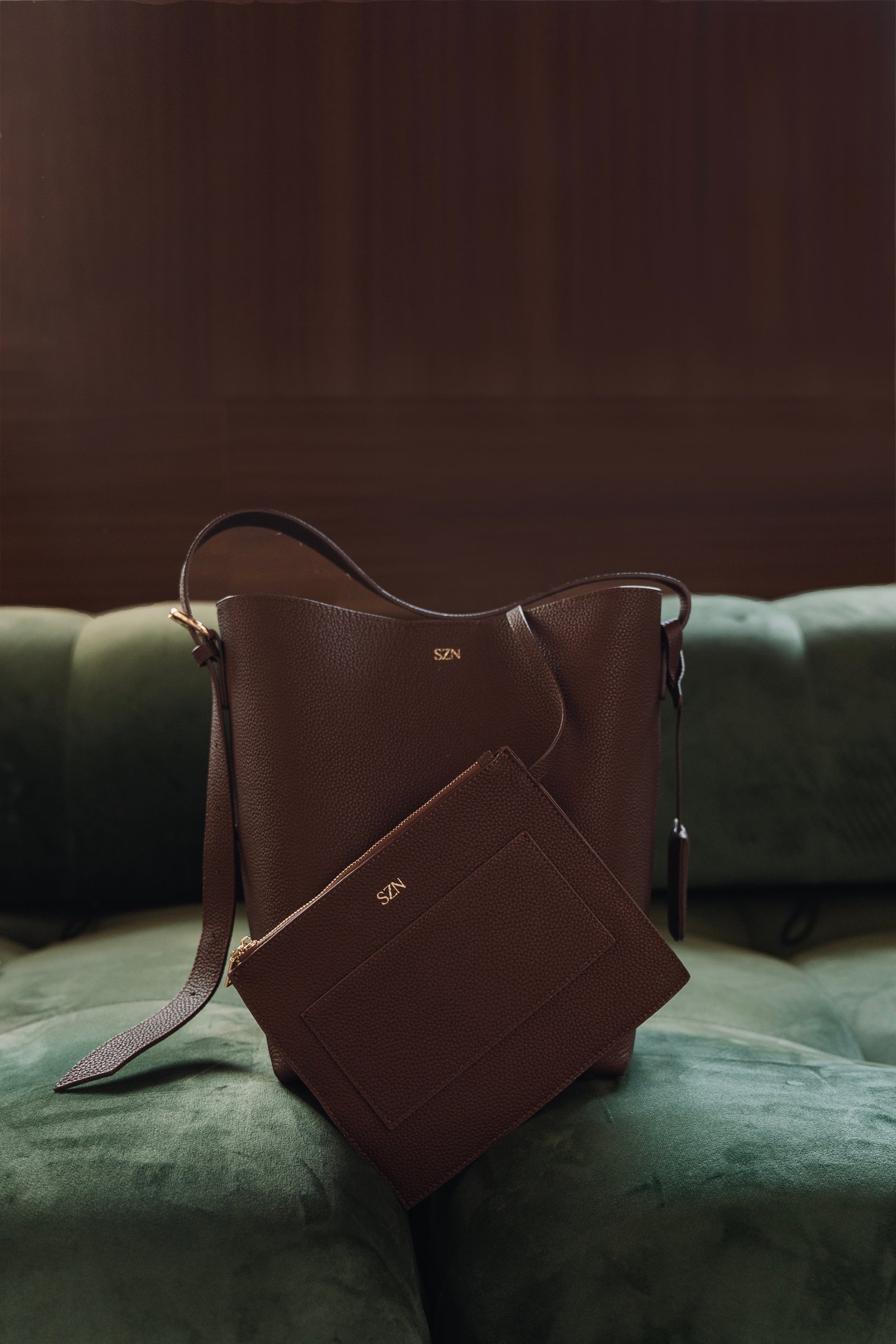 Noir Bucket in Mocha Ground