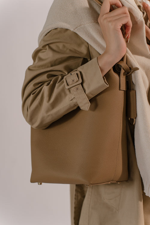 Noir Bucket in Sandstone