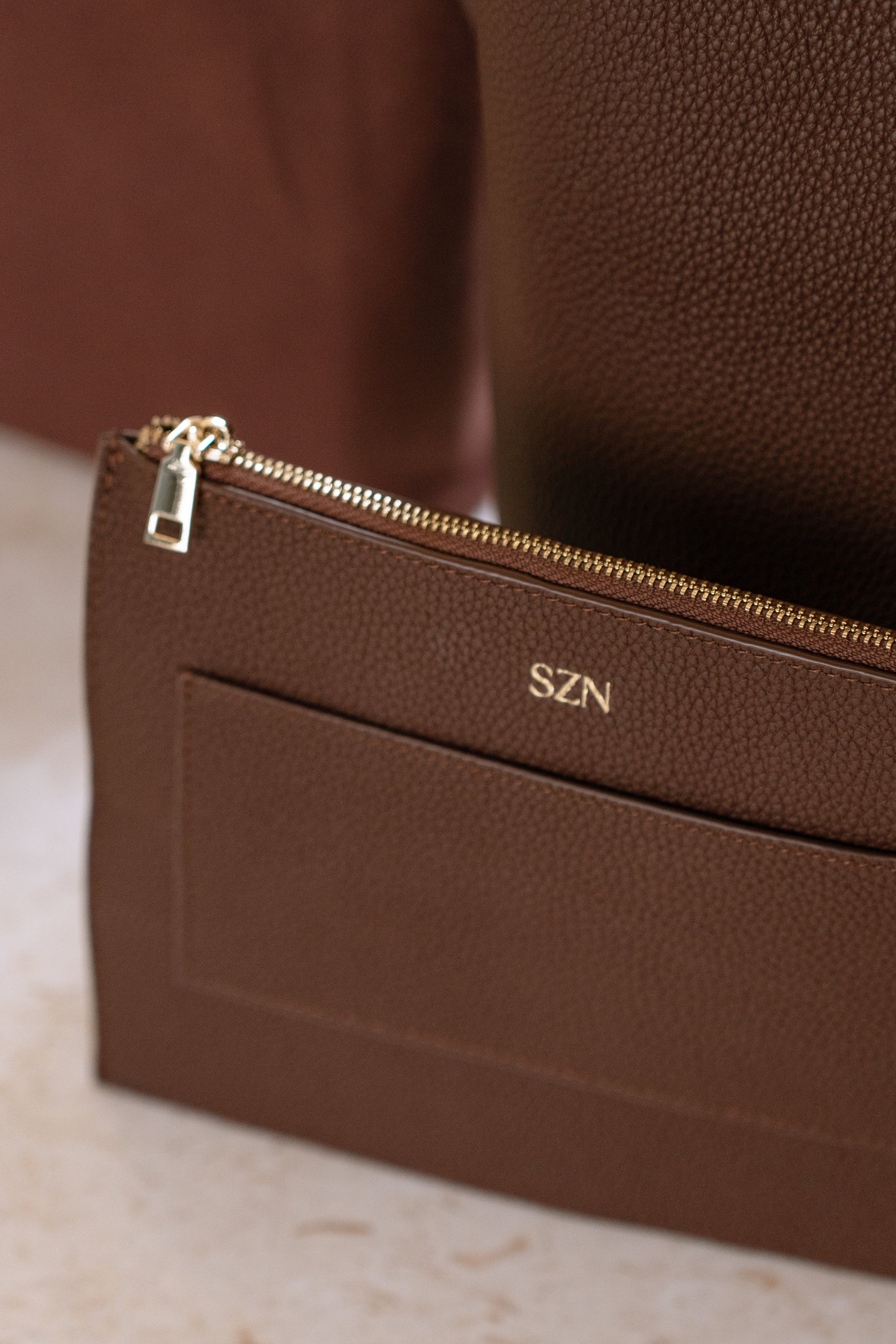 Noir Bucket in Mocha Ground
