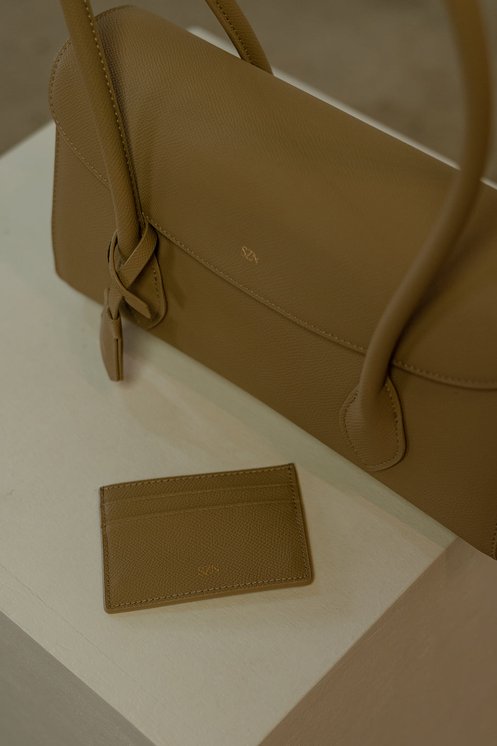 L'édition Baguette in Taupe
