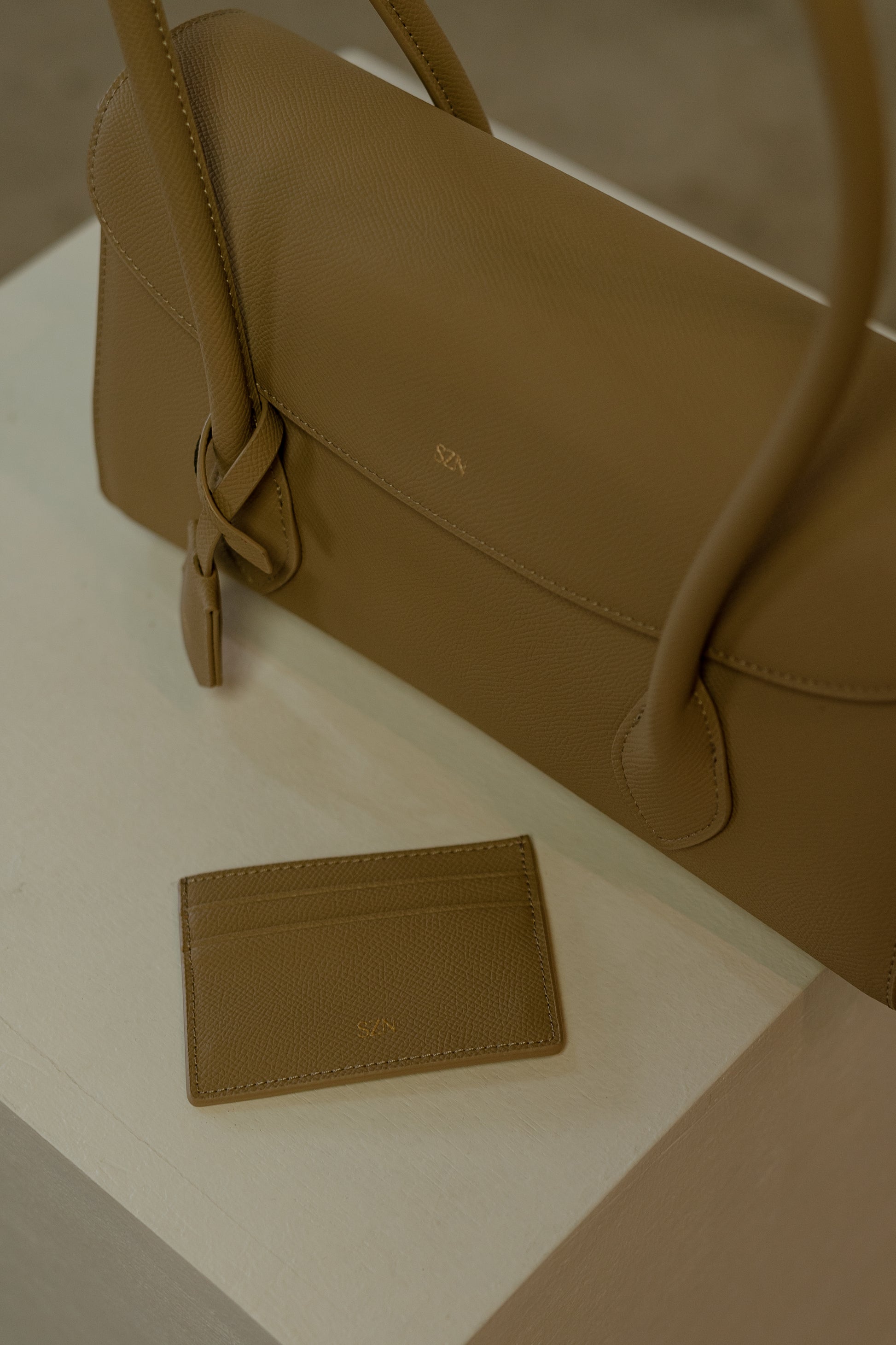 L'édition Baguette in Taupe