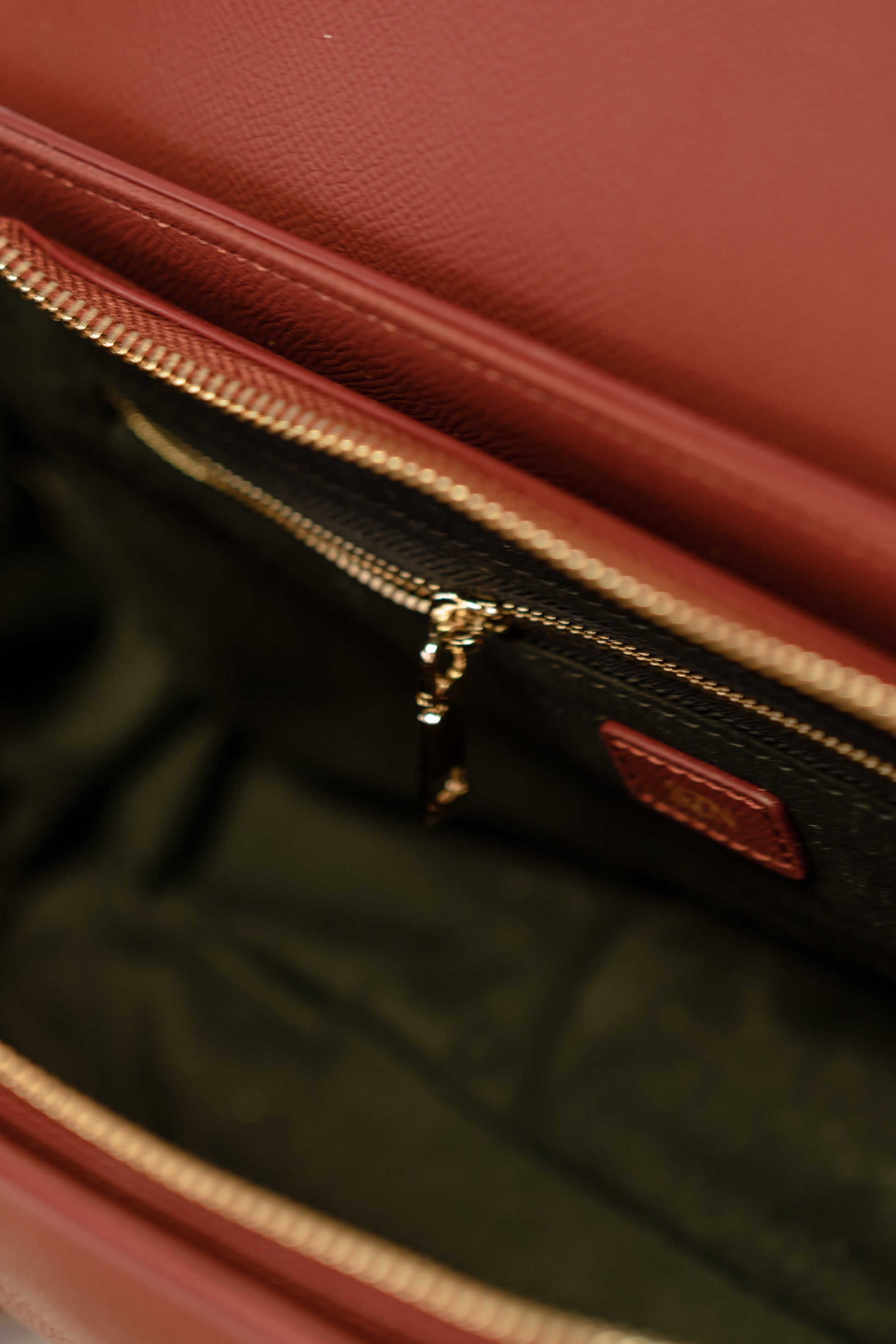 L'édition Baguette in Oxblood
