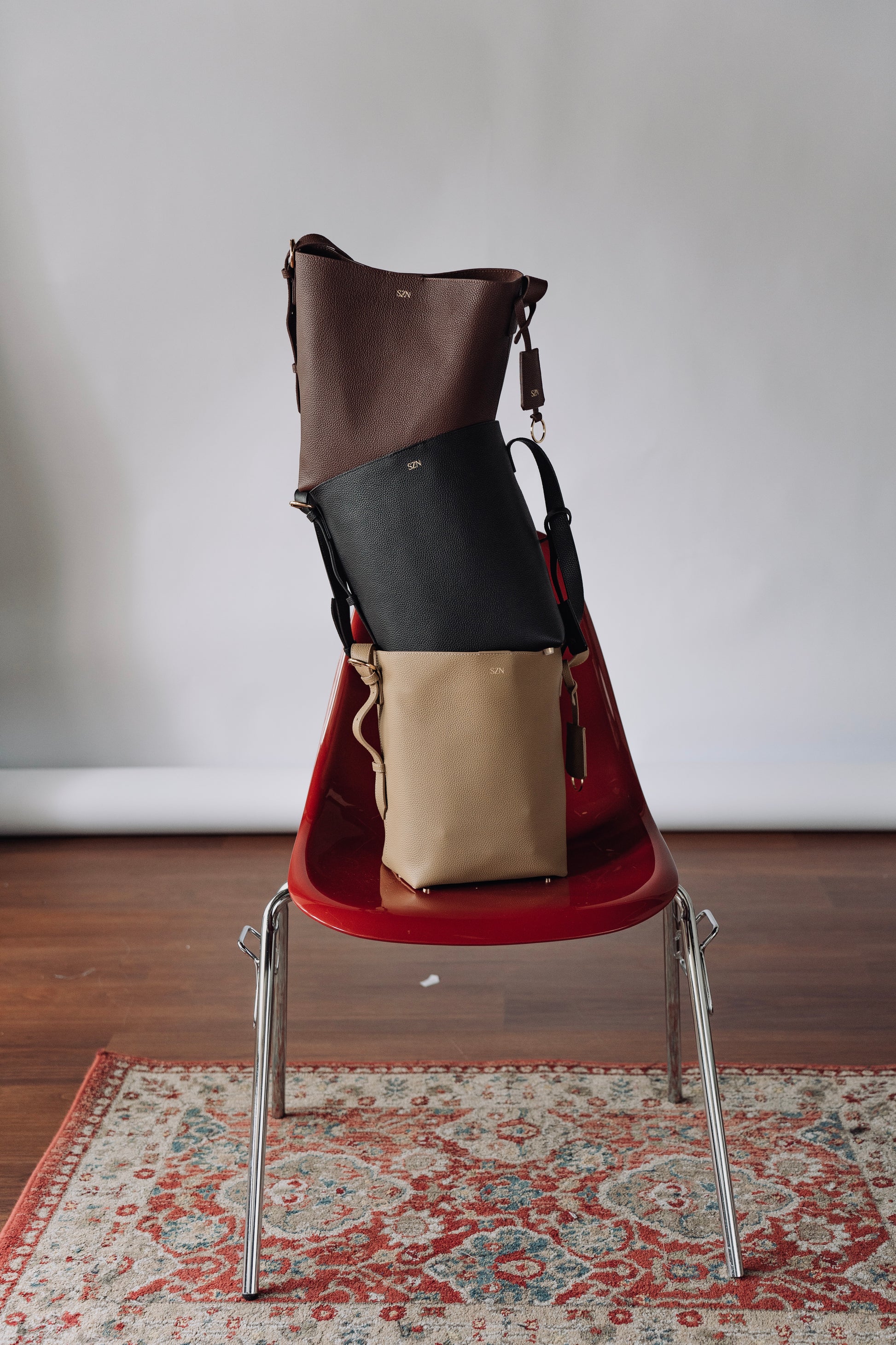 Noir Bucket in Mocha Ground