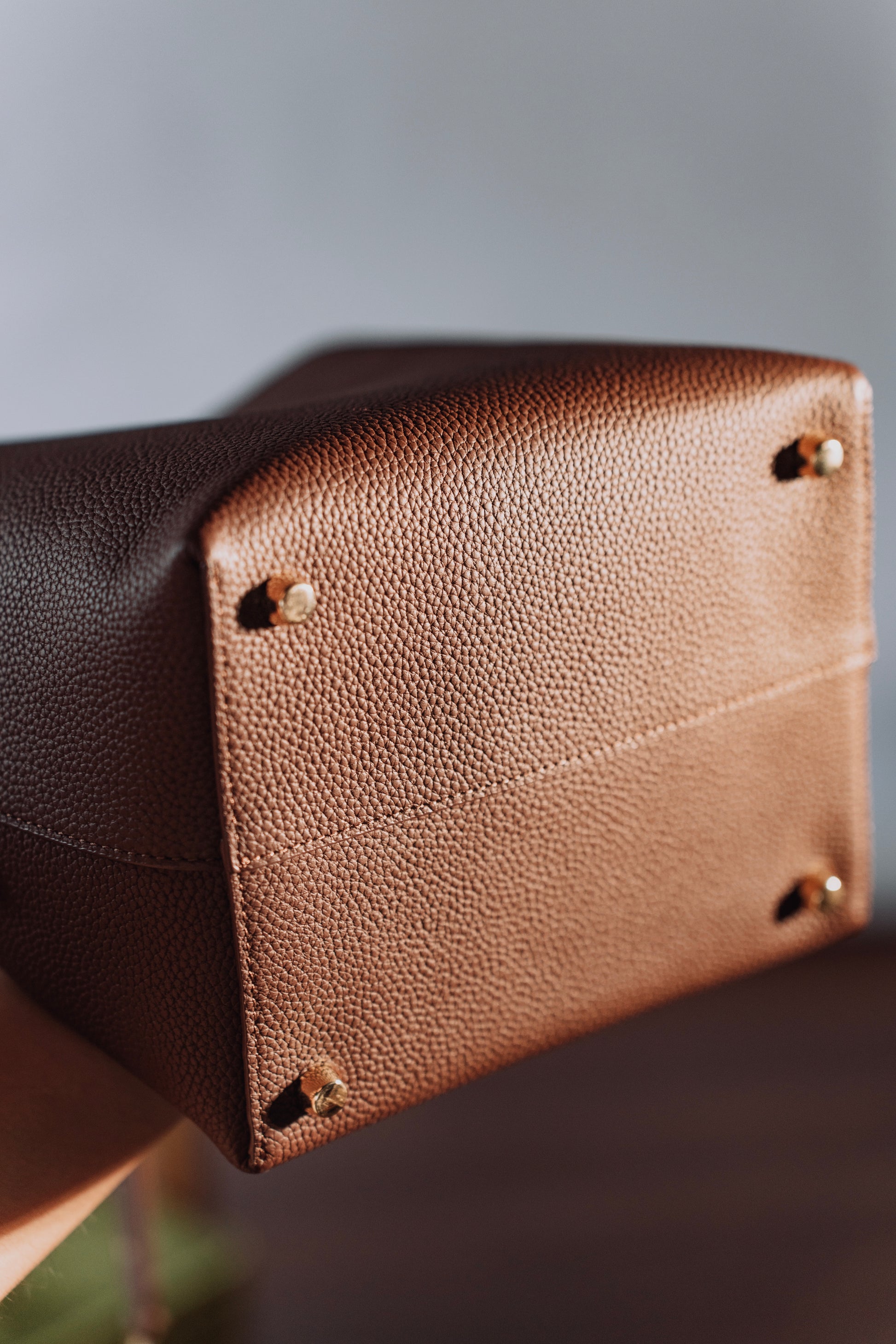 Noir Bucket in Mocha Ground