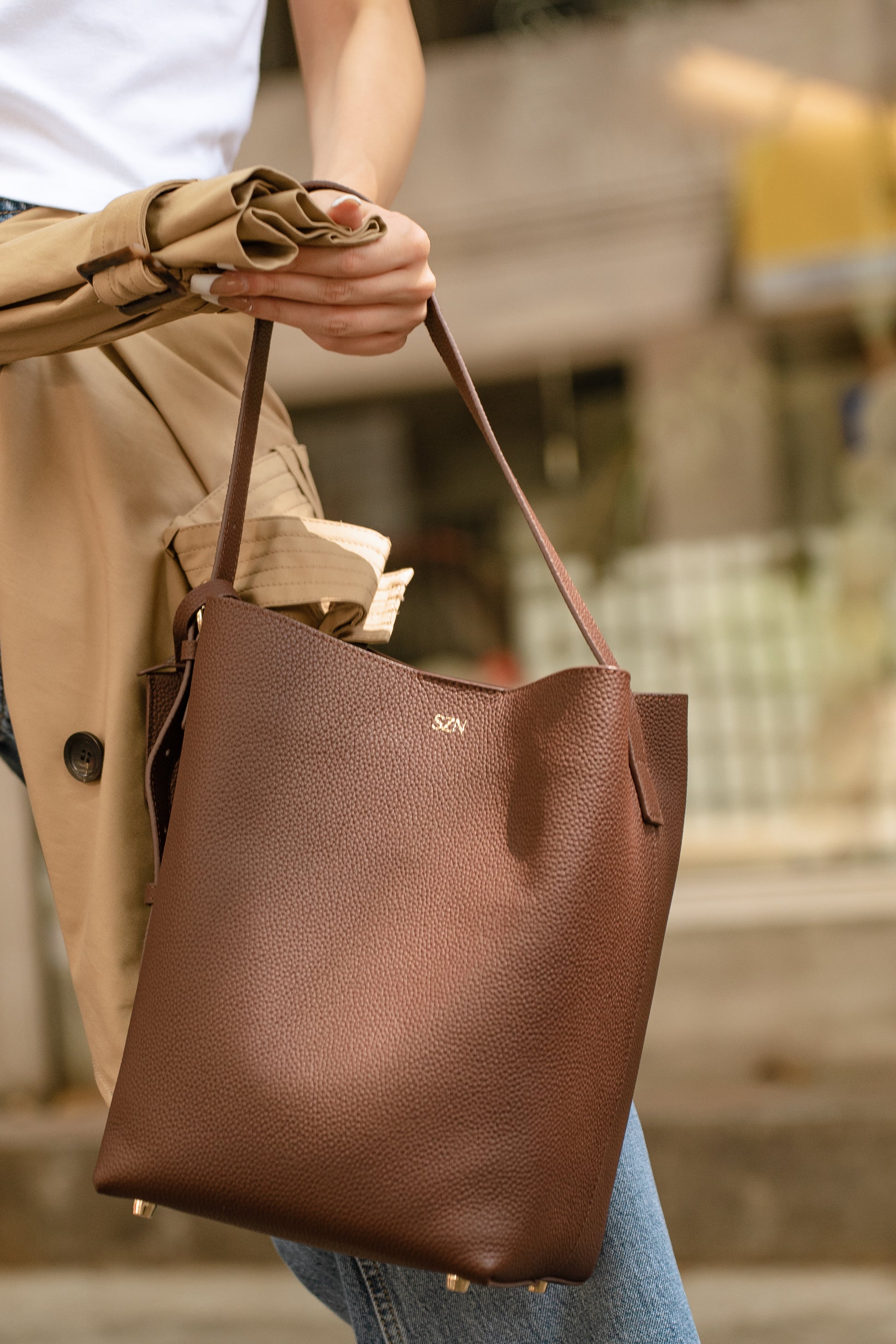 Noir Bucket in Mocha Ground